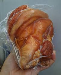 Chân giò hun khói lợn Móng Cái